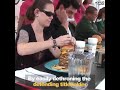 مسابقة الأكل السريع إمرأة من كوكب اخر 