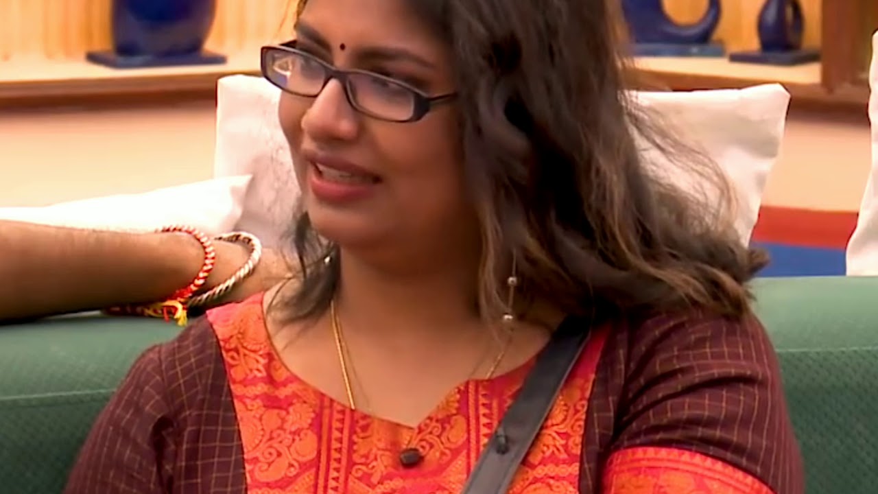 Aari anna  wife and daughter lovely entry into Biggboss ❤️❤️