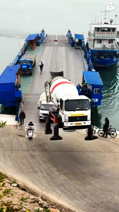 Mobil Truck Mixer Molen Loncat di Tanjakan ‼️😂#truck #truk #automobile #funny #amazing #trukoleng