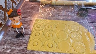 How to prepare jam pastry without oven and mixer with 4 ingredients. Mashhad pastry. screenshot 3