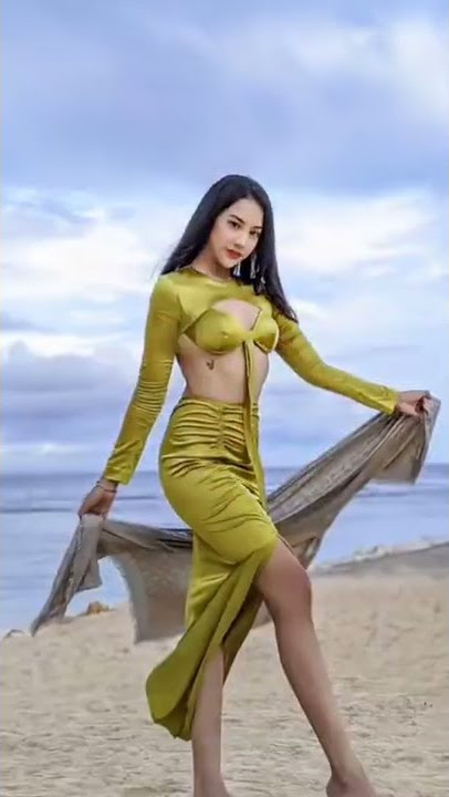 VIRAL ANYA GERALDINE HANYA PAKAI BIKINI