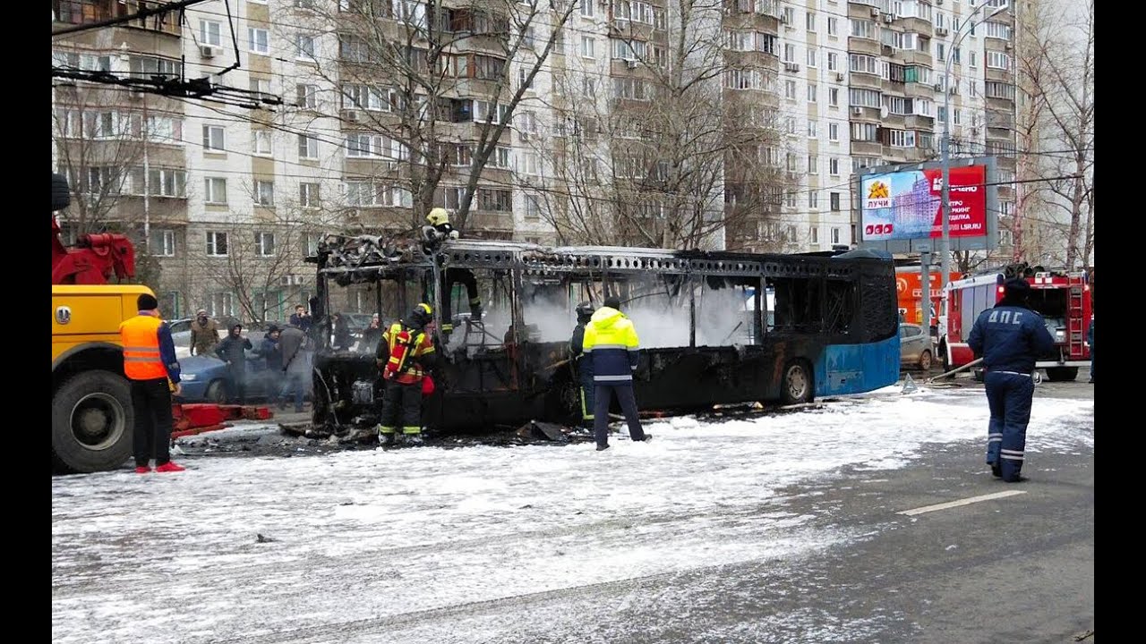Рейсовый автобус полностью выгорел в поселке Ерино