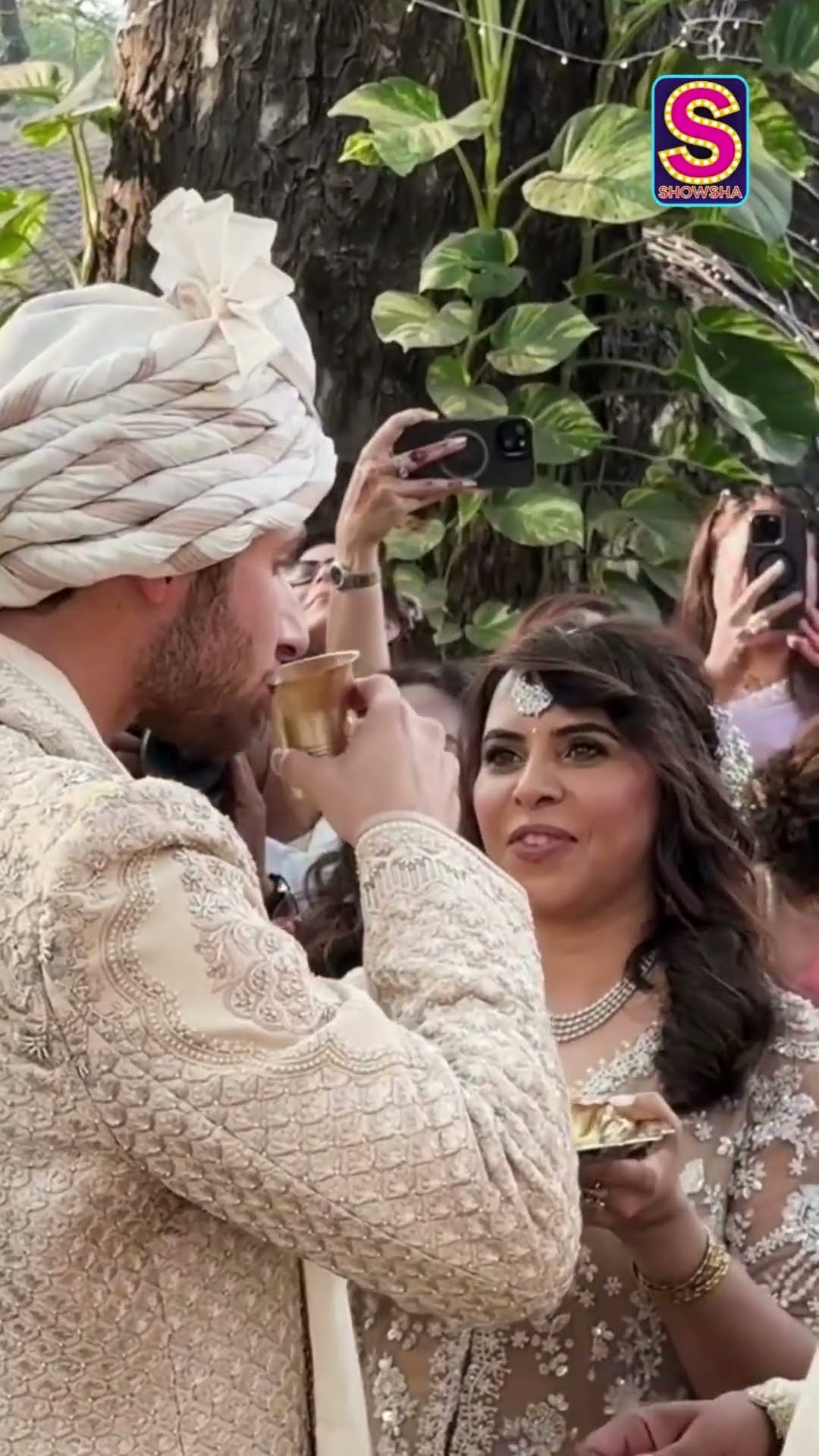 Anurag Kashyap Vibing With His Samdhi Ji Is The Energy We Need At Every Wedding! | News18 | N18S