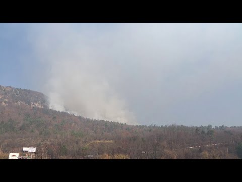 Crews battle massive brush fire in Northampton County - YouTube