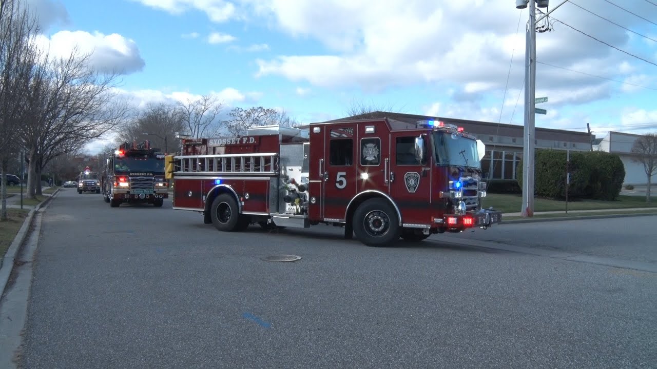 2022 Syosset,NY Fire Department Engine 5 & Ladder 55 Santa Run 12/17/22