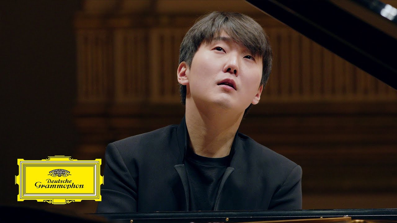 YouTube에서 Seong-Jin Cho - Ravel: Gaspard de la Nuit: I. Ondine (Live from Carnegie Hall) 보기