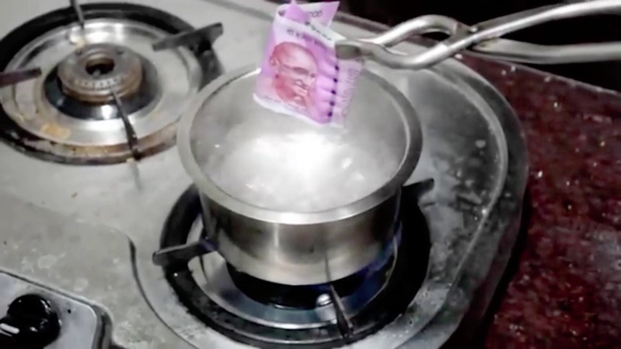 2000 rs note soaked in boiled water,still the note is in good condition and color not faded