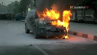 Mobil Hangus Terbakar Depan RSCM