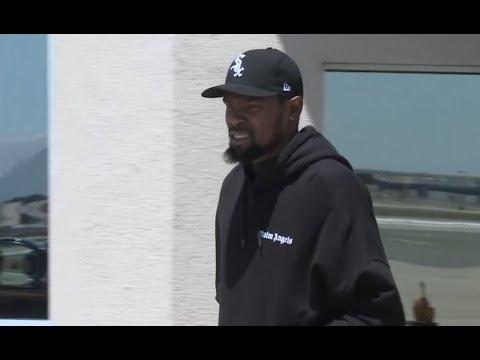 WARRIORS:  Kevin Durant Joins Warriors On Flight To Toronto - YouTube