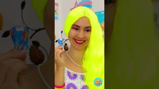 Thumbnail for الفاكهة مقابل الحلوى: مزحة الطماطم مقابل المصاصة العظيمة! 🍅🍬