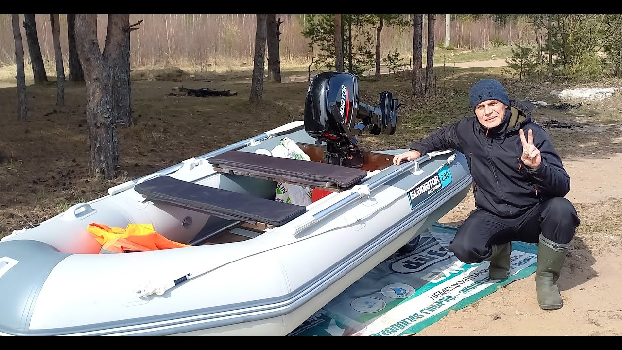 Гладиатор 9.8. Лодка для рыбалки. Лодка пластиковая со штурвалом для рыбалки под мотор. Обкатка лодочного двухтактного мотора.