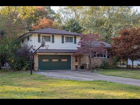 4624 Lansing Drive, North Olmsted, OH home video tour