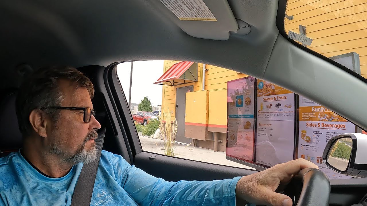 Popeyes DriveThru, Spicy Chicken Sandwich & Cinnamon Apple Pie, Lehi