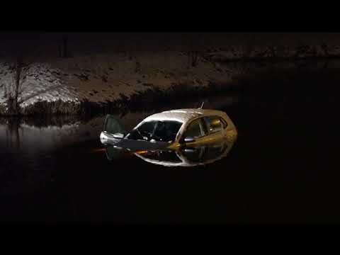 Auto te water bij Uitgeest