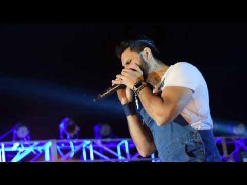 Mustafa Zahid | RoXen | Zaroorat OST Ek Villian | LIVE concert in MMDC, Multan | Front row