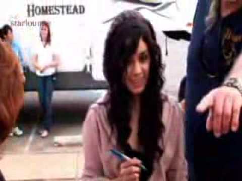 Vanessa Signing Autographs in Texas Paparazzi Videos