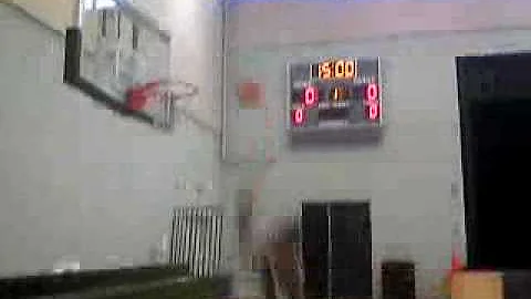 Elzie Bibbs catches a lob pass