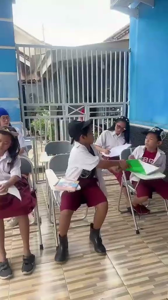 Vidio kocak dan gokil @nyaikembang1nyaikembang1 /akibat suka nyontek ?
