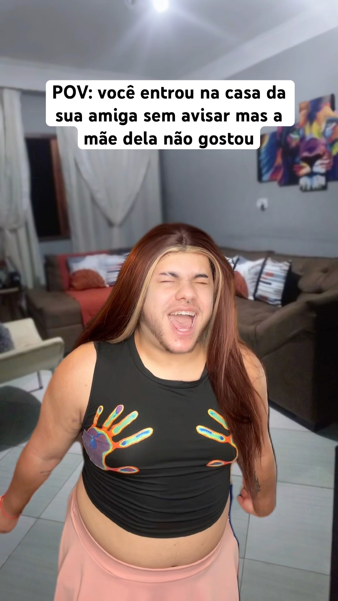 VOCÊ ENTROU NA CASA DA SUA AMIGA SEM AVISAR MAS A MÃE DELA NÃO GOSTOU