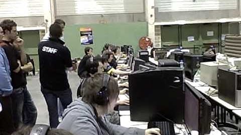 Dignitas CoD4 playing at LAN79