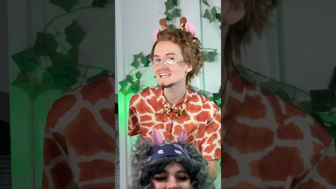 Melman and Gloria a cute couple ✨ #madagascar #cosplay