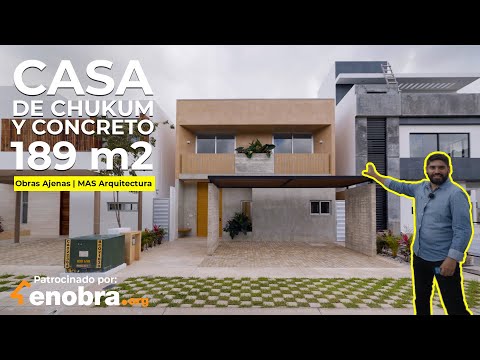 Video: Casa contemporánea similar al prisma que aprovecha el entorno natural