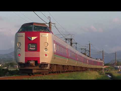 夕焼けの中を岡山へ向け突き進む381系特急やくも