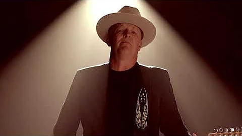 Albert Cummings - Meet the Man (Official Music Vid...
