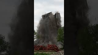 Martin Tower Implosion #shorts #demolition
Martin Tower - 21-story, 332’ tall, 567,000 sq ft structural steel office tower (former Bethlehem Steel headquarters) in Bethlehem, Pennsylvania. Imploded by CDI on Sunday, May 19, 2019. Martin Tower Implosion #shorts #demolition