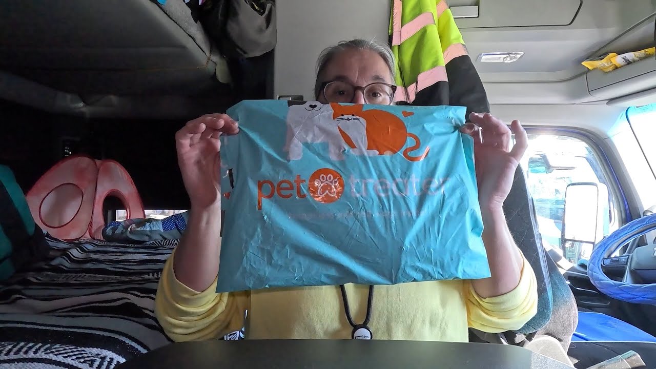 We got a gift! See what is in a "Pet Treater Box"