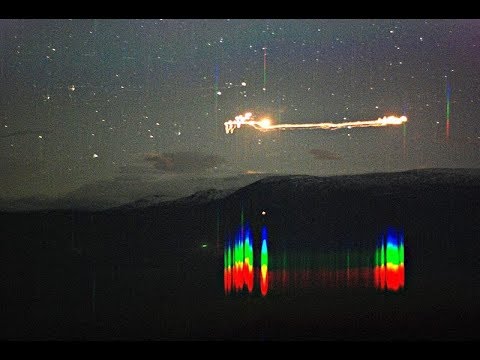 Video: Na Nebu Iznad Predgrađa Phoenixa Pojavila Su Se Svijetla Svjetla U Obliku Trokuta - - Alternativni Prikaz