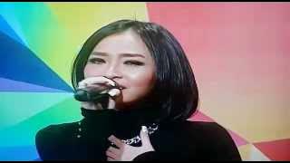 Download lagu Rinni Wulandari 'Rapuh' di acara Wanita TV3