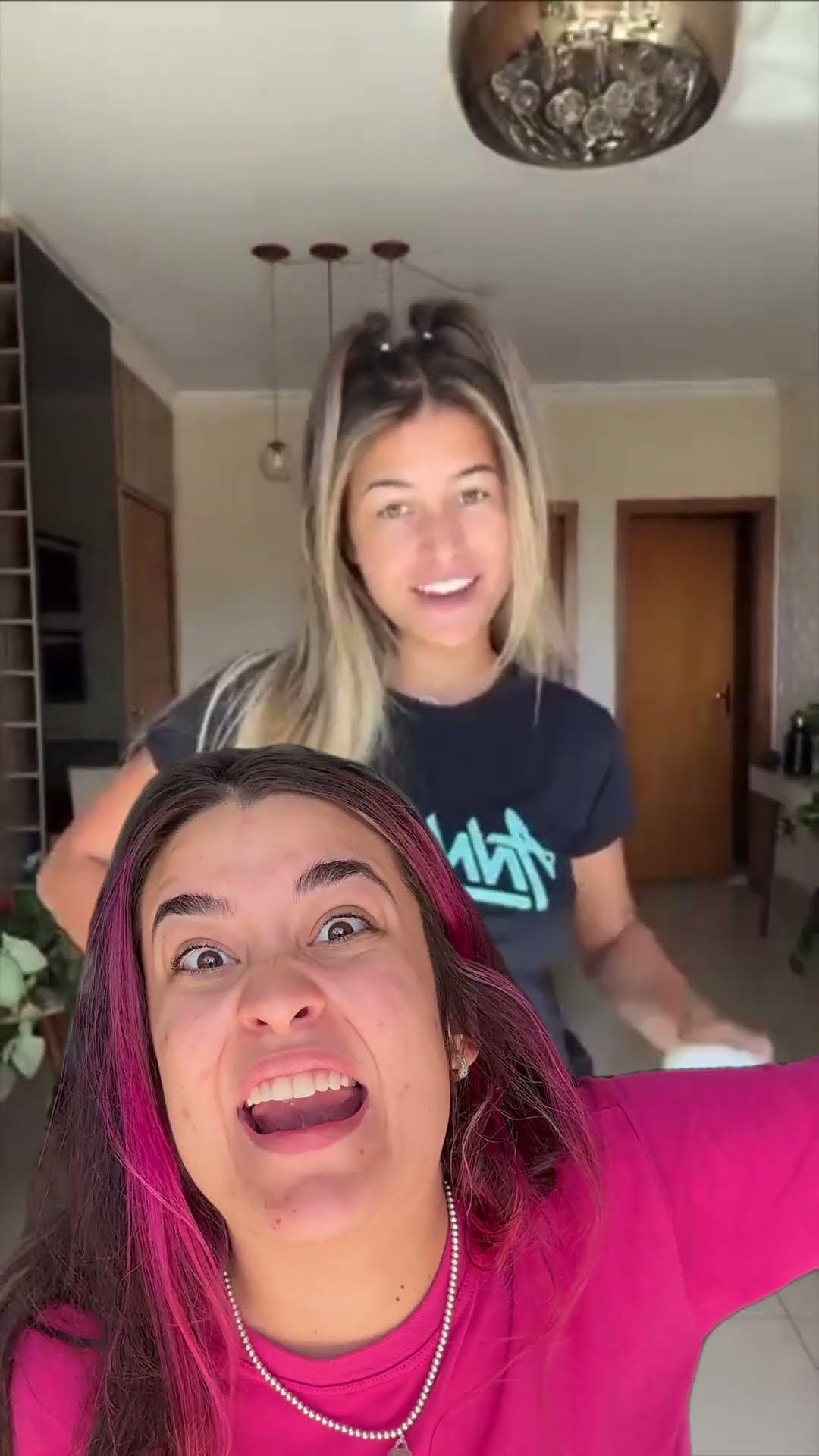 LEOZIN ME TRAIU COM A ANINHA ?           #ToBemNoShorts #Publi
