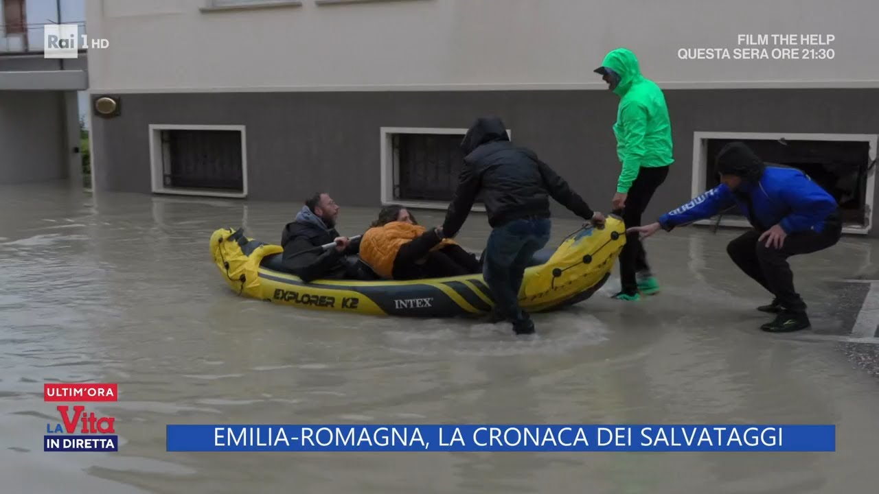 Emilia Romagna, la cronaca dei salvataggi - La Vita in diretta - 17/05/2023
