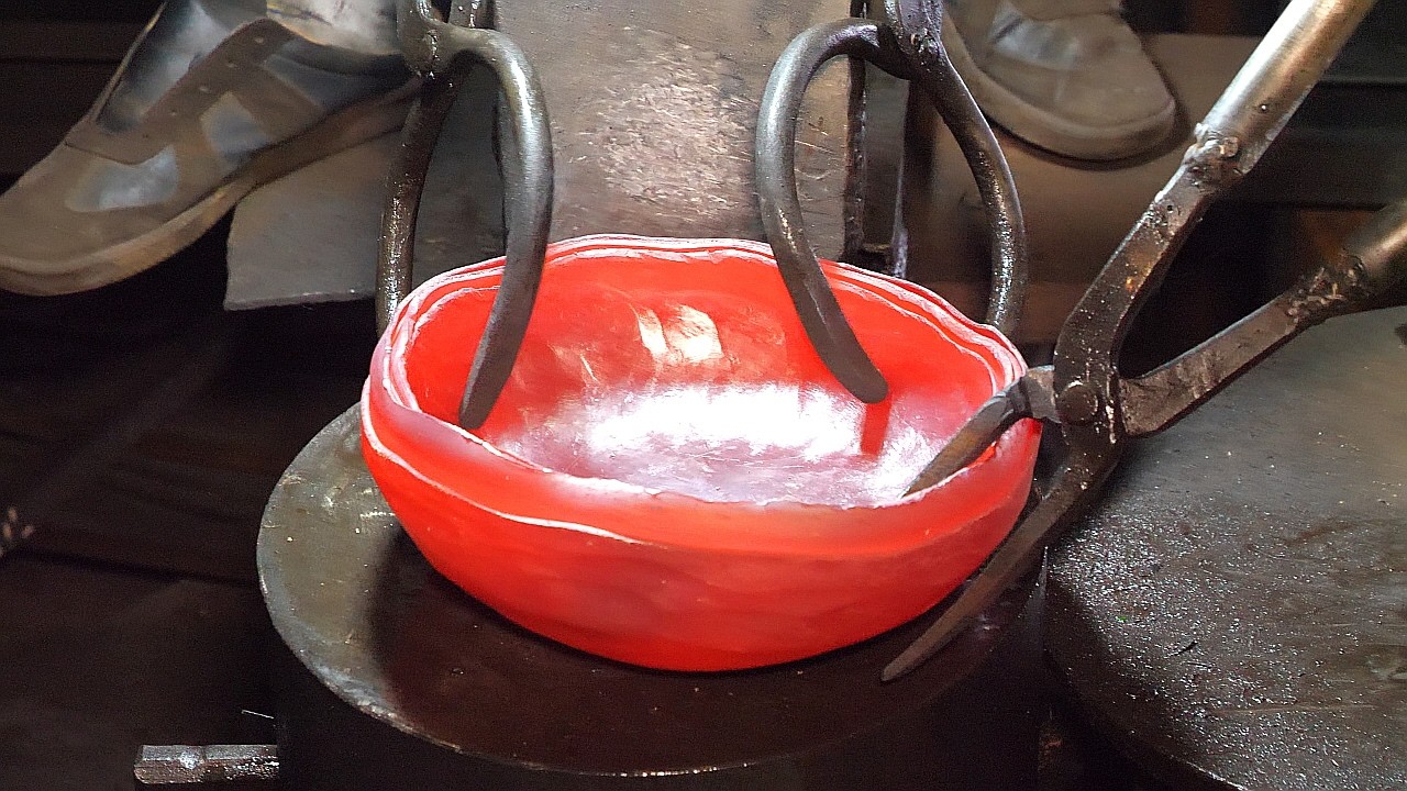 Как в Корее массово производят малые гонги | Фабрика музыкальных инструментов