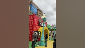 When it’s crowded in Super Nintendo World at Universal Studios California!😂🤯