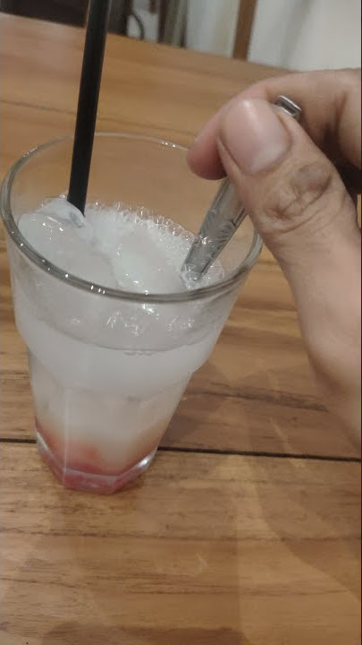 story wa menuangkan es susu soda