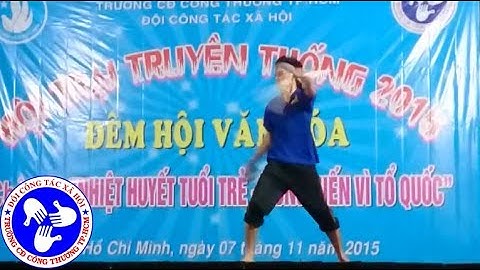 Trình Diễn Múa Côn Nhị Khúc Với Đèn LED Trong Đêm