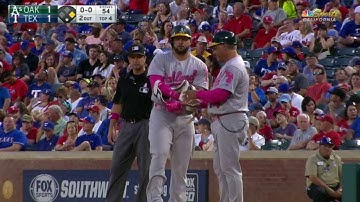 OAK@TEX: Alonso hits an opposite-field RBI single