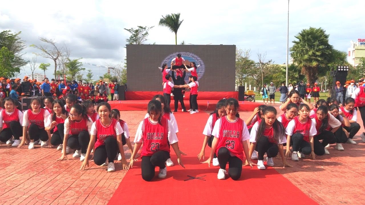 SỨC TRẺ LƯƠNG VĂN CHÁNH | VÔ ĐỊCH ĐỒNG DIỄN ZUMBA | THPT CHUYÊN LƯƠNG VĂN CHÁNH