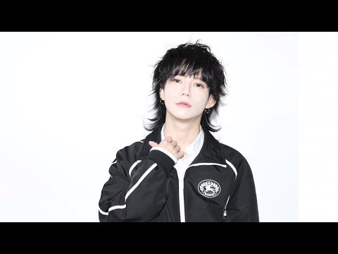 Apparently, the trend for men in 2019 is black hair.