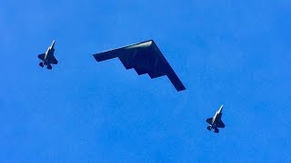 B-2 Spirit Stealth Bomber and (2) F-35 Lightning II Stealth Fighters Flyover the Rose Parade (2018).