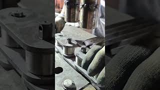 Hydraulic punch continuously processes link plates, full industrial chain assembly process