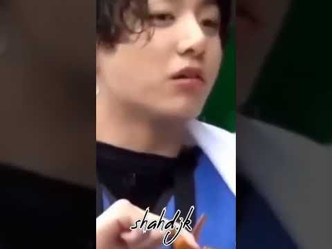 الان عقلي مش مقتنع انو جونكوك اكل الدجاجه بعد مااعتنة فيها Bts Shorts Shahd