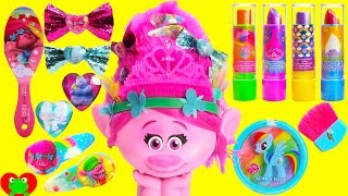 Trolls Poppy Makeup Style Station with Body Glitter and LOL Doll Surprises Trolls Poppy Makeup Style Station with Body Glitter and LOL Doll Surprises