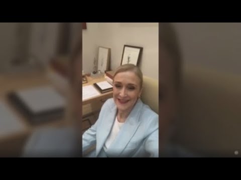 Cifuentes: "A los que queréis que me vaya... no me voy, me quedo"