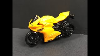 Hot Wheels Ducati 1199 Pinagale Review 1:64