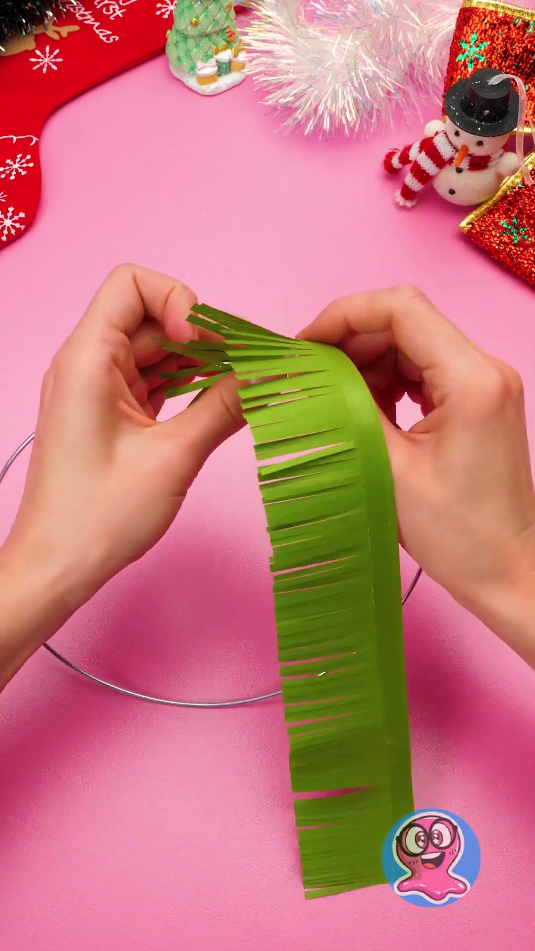 Corona navideña de papel hecha a mano ? Cómo crear una decoración festiva para las fiestas #navidad