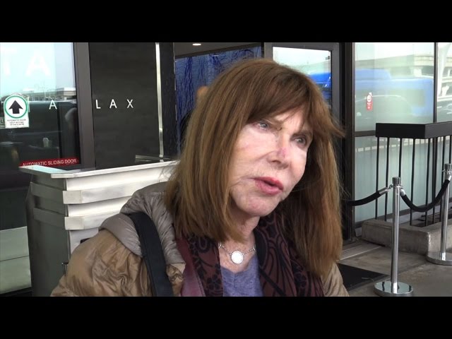 Actress Lee Grant Confesses Her Age And Chats About Blacklisting - YouTube