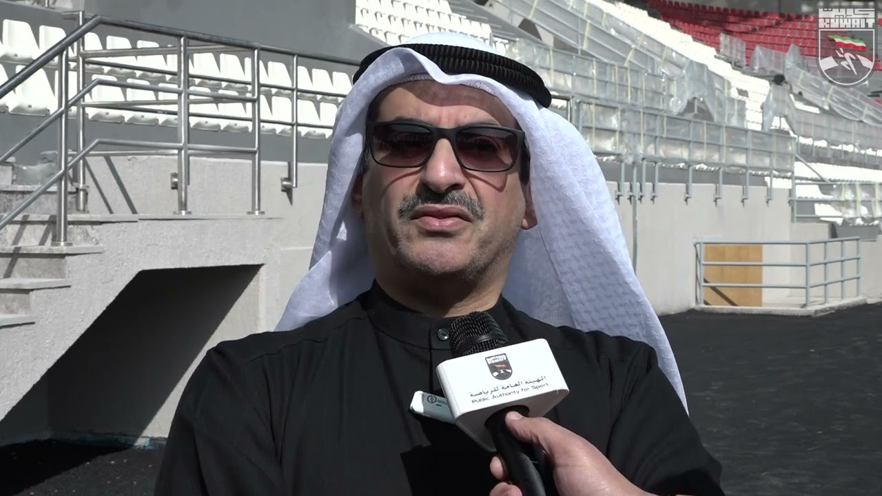 مدير عام الهيئة يوسف البيدان خلال زيارته استاد نادي الصليبيخات